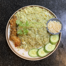 Cơm chiên cánh gà chiên lá é