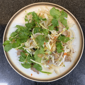 Gỏi bò sốt thái