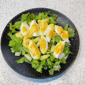 Salad trứng sốt chanh dây 1